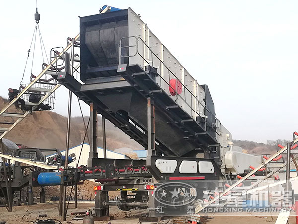 車載石子破碎機環保工作現場 車載石子破碎機環保工作現場