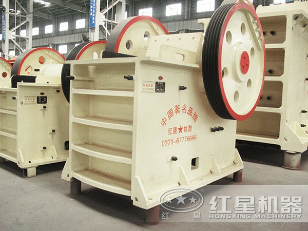 69石頭顎式破碎機(jī),型號眾多 69石頭顎式破碎機(jī),型號眾多