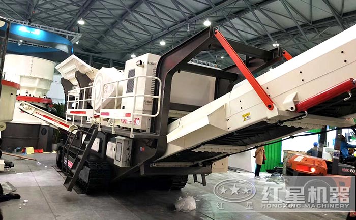 履帶式移動顎破機展會現(xiàn)場 履帶式移動顎破機展會現(xiàn)場