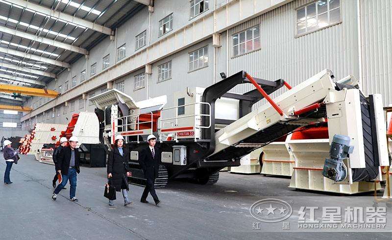 履帶車(chē)載移動(dòng)砸石機(jī),靈活行走 履帶車(chē)載移動(dòng)砸石機(jī),靈活行走