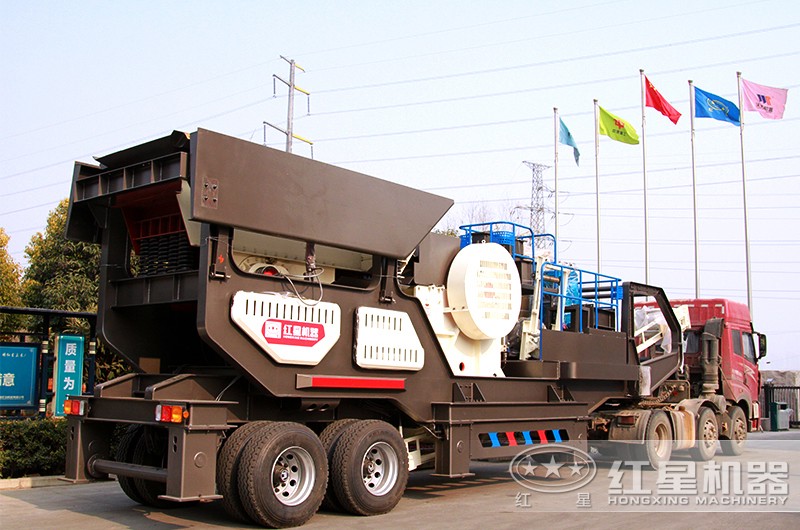 時產200噸小型移動破碎車,配顎破機,發往湖北市場 時產200噸小型移動破碎車,配顎破機,發往湖北市場