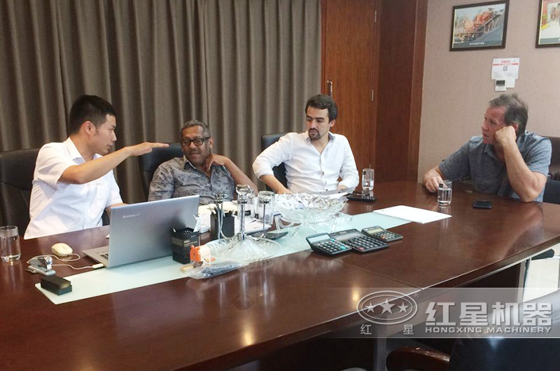 各地客戶到場實(shí)地考察，紅星工程技術(shù)人員為其量身定制選型