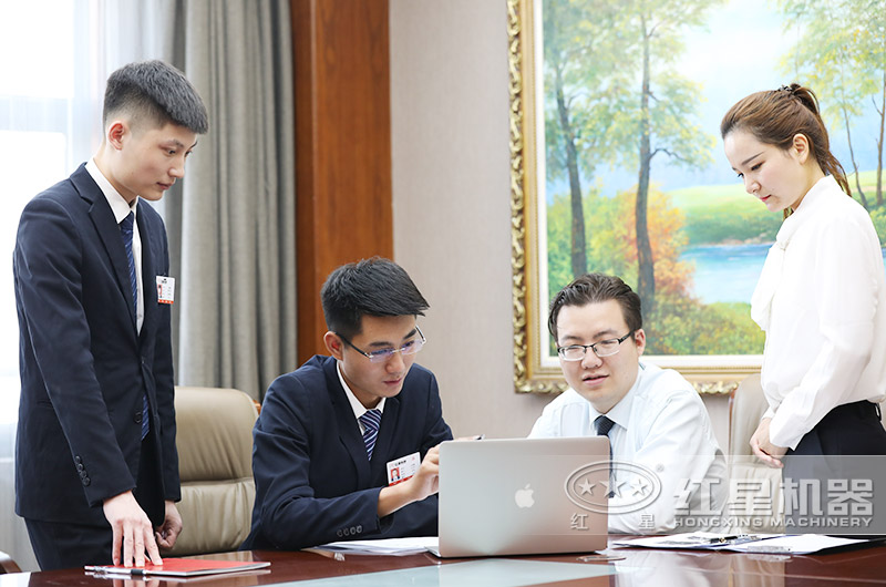 專業(yè)人員,為用戶量身設(shè)計(jì)生產(chǎn)線 專業(yè)人員,為用戶量身設(shè)計(jì)生產(chǎn)線