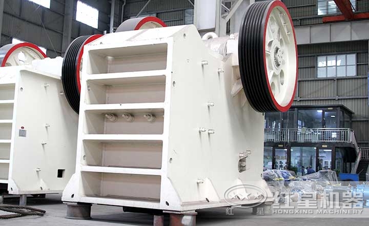 普通時產500噸鄂式石料破碎機，進料粒度≤850mm