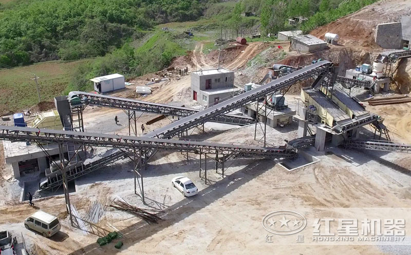 時產1000噸石灰石破碎生產線現場 時產1000噸石灰石破碎生產線現場