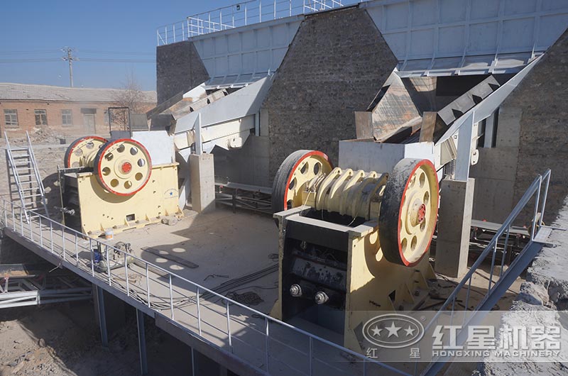顎式破碎機作業現場圖 顎式破碎機作業現場圖