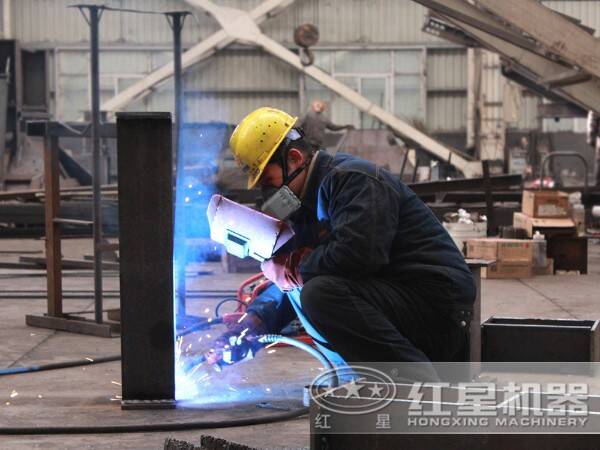 325目3r雷蒙磨粉機(jī)匠心雕琢現(xiàn)場 325目3r雷蒙磨粉機(jī)匠心雕琢現(xiàn)場
