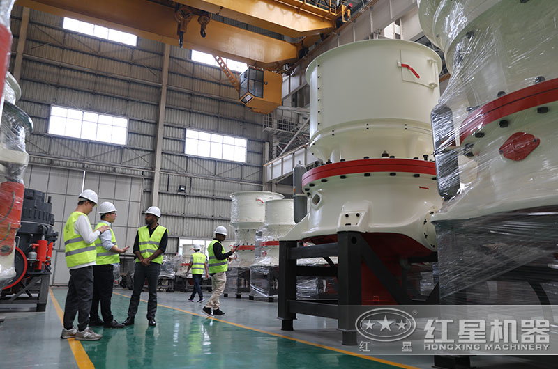客戶來廠參觀圓錐破碎機(jī) 客戶來廠參觀圓錐破碎機(jī)