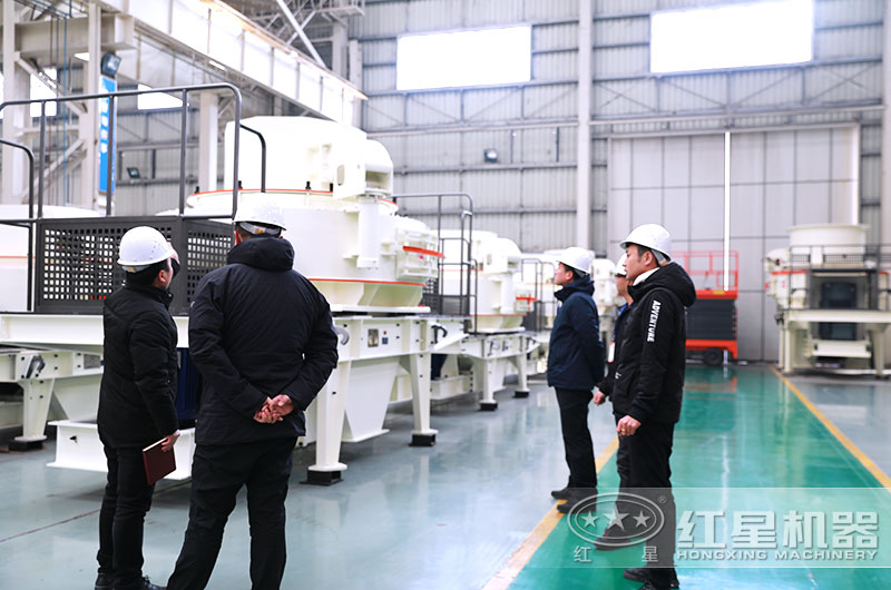客戶來廠參觀制砂機設(shè)備 客戶來廠參觀制砂機設(shè)備