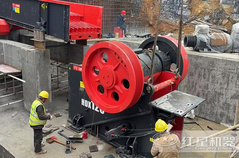 鄂式破碎機安裝現(xiàn)場